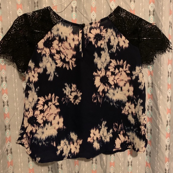 Target Crop Top Lace Sleeve - Picture 6 of 9